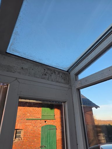 Wintergarten dreckig vor der Reinigung